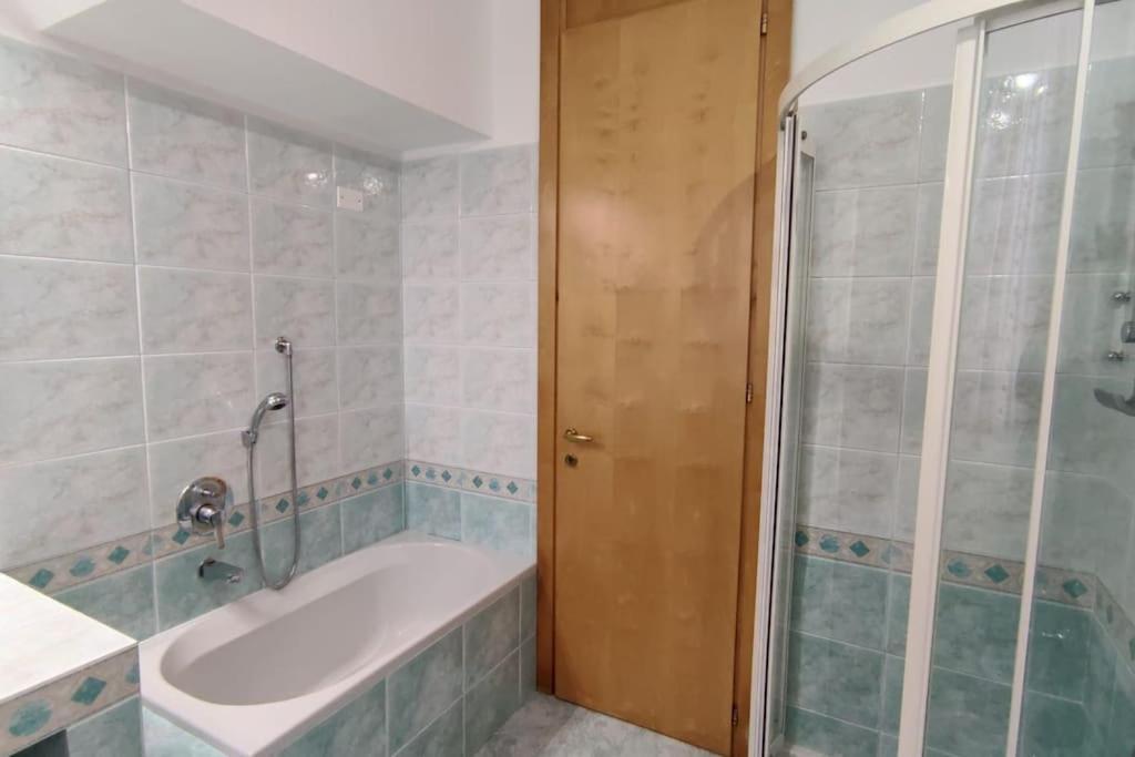 Elegante Alloggio Zona Storica レッコ エクステリア 写真