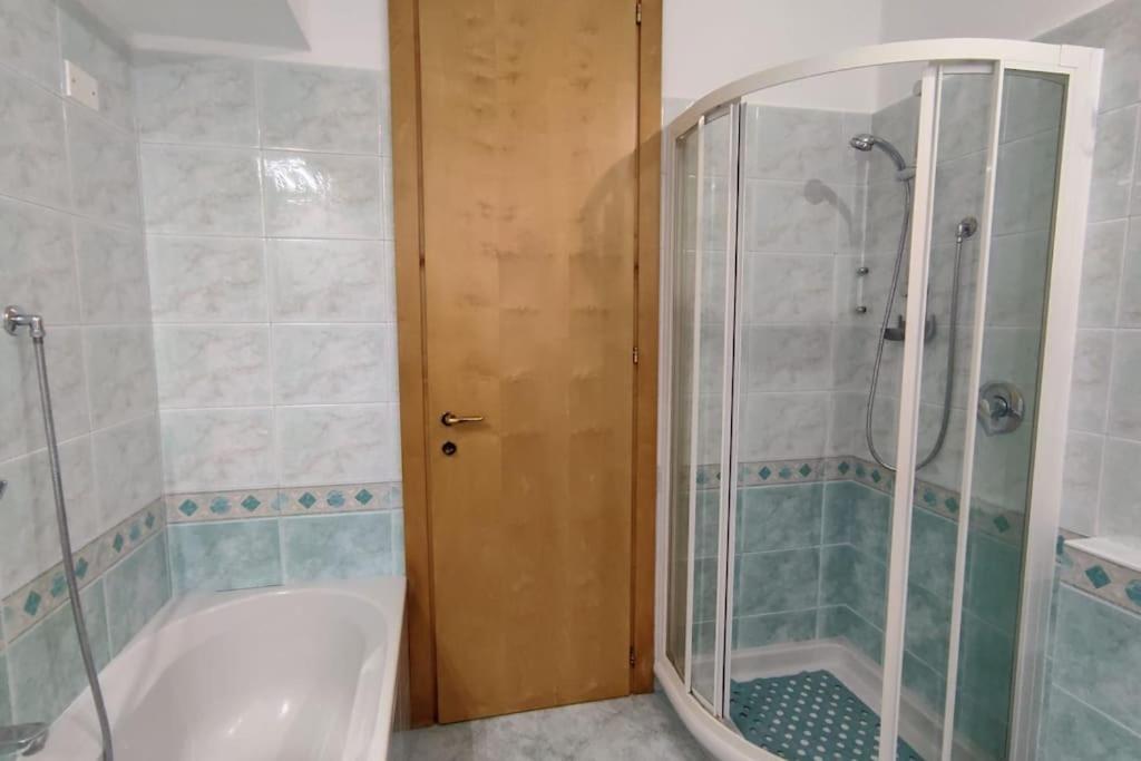 Elegante Alloggio Zona Storica レッコ エクステリア 写真
